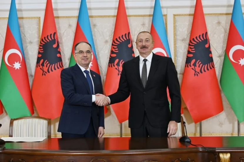 Dövlət başçısı Albaniya Prezidentinə təbrik ünvanlayıb