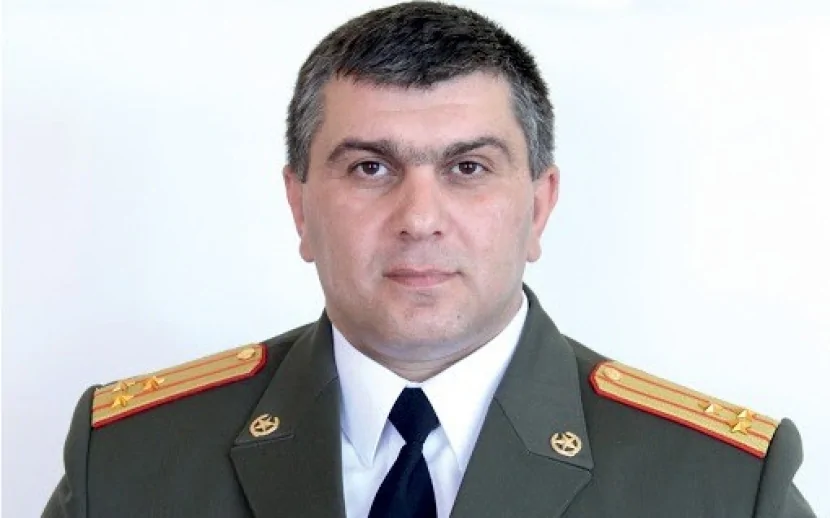 Ermənistanda general axtarışa verildi