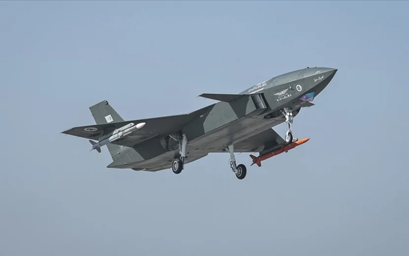 Türkiyənin ilk pilotsuz döyüş təyyarəsi dünyada ilkə imza atdı - VİDEO