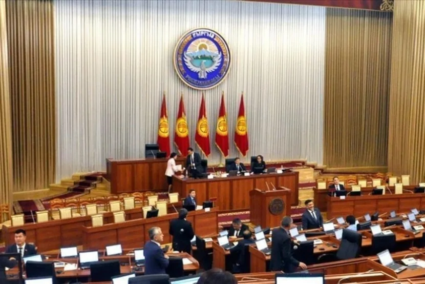 Qırğızıstanda parlament seçkilərində səsvermə başa çatdı