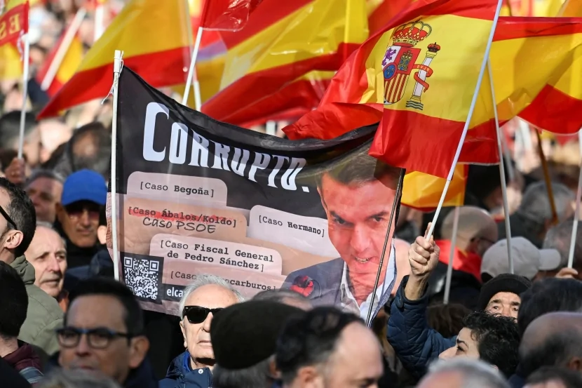 Madriddə minlərlə insan növbədənkənar seçki tələbi ilə aksiya keçirib 