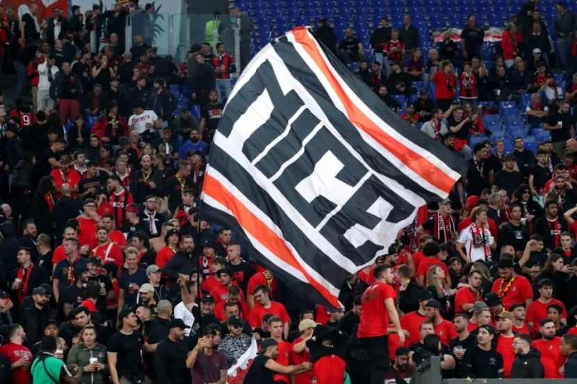 Fransa klubunun azarkeşləri futbolçuları döydülər