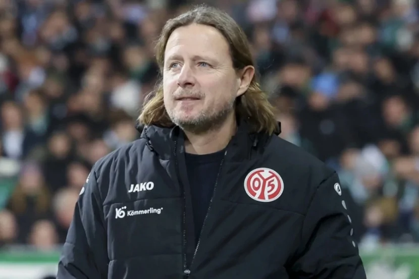 Bundesliqa klubu Bo Henriksen ilə yollarını ayırdı