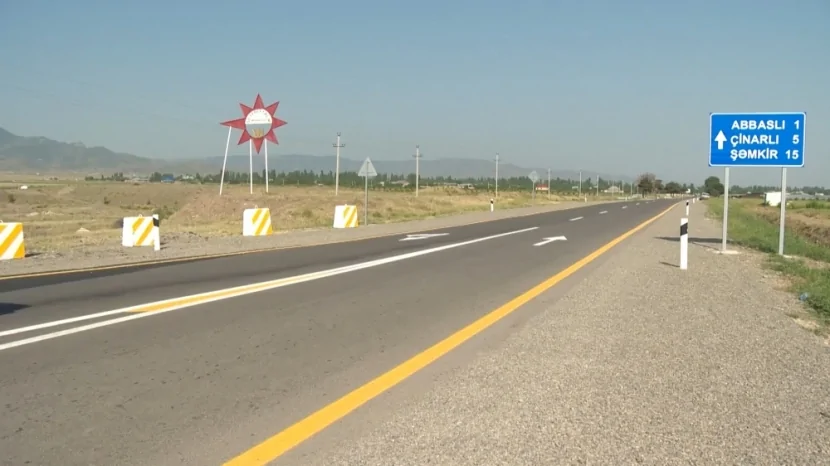 23 nəfəri daşıyan mikroavtobus KANALA AŞDI