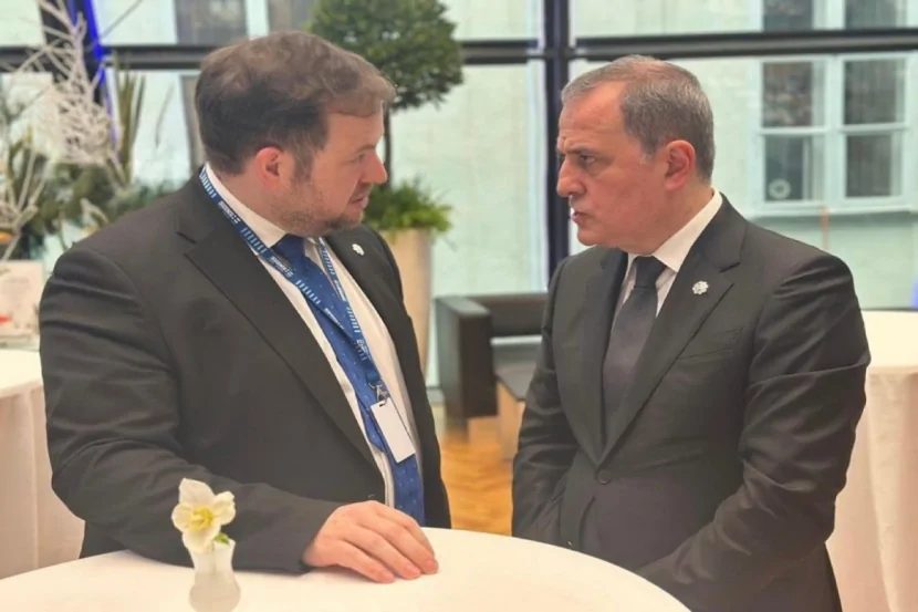 Ceyhun Bayramov Britaniyanın naziri ilə GÖRÜŞÜB