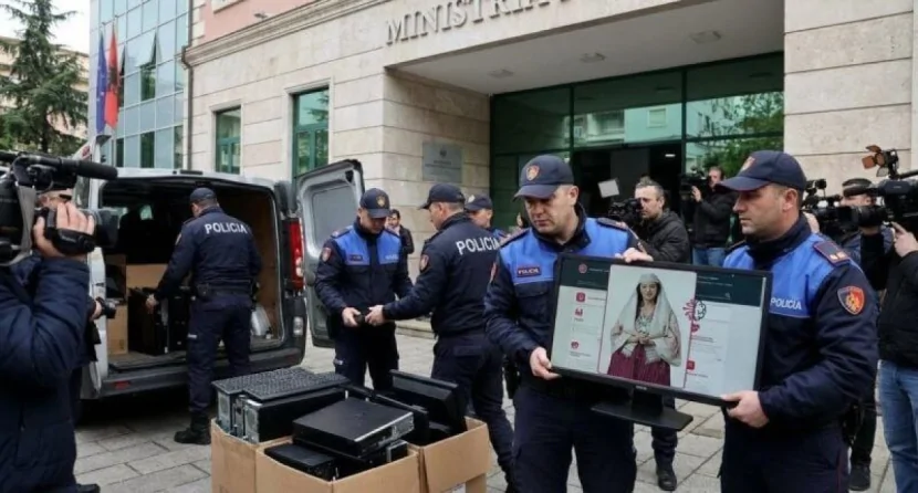 Süni intellektlə işləyən nazir HƏBS OLUNDU