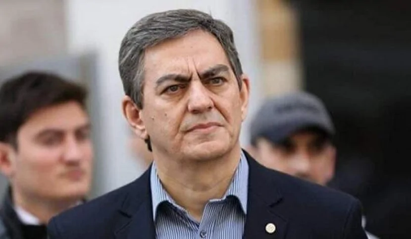 30 ildir sədrdir, məhkəməsinə 30 adam gəlmədi...