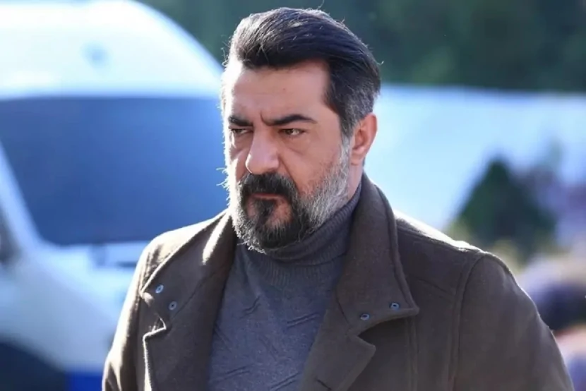 Məşhur aktyor avtomobil qəzasına düşüb