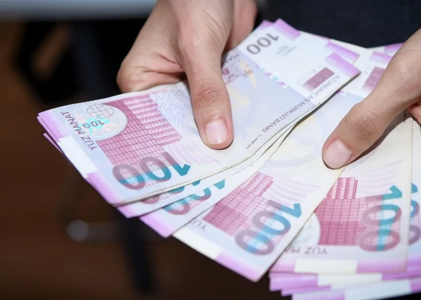 Bakıda avtomobildən 6500 manat oğurlandı