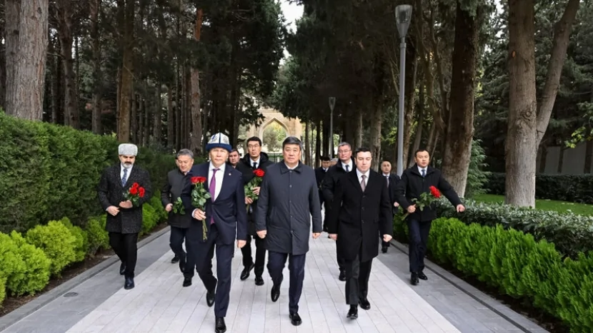 Qırğızıstan nümayəndə heyəti Heydər Əliyevin məzarını ziyarət edib