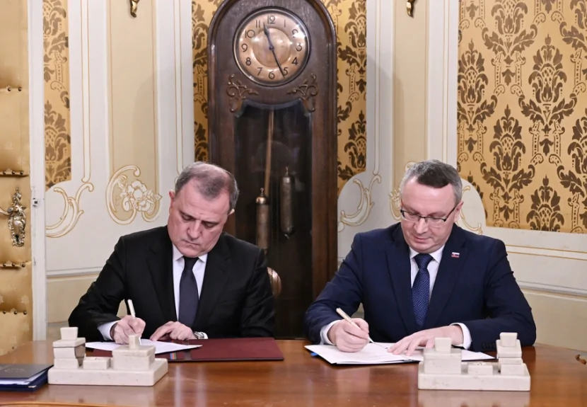 Azərbaycanla Slovakiya arasında beş sənəd İMZALANDI