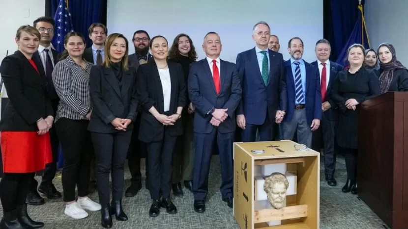 ABŞ Türkiyəyə oğurlanmış sənət əsərlərini qaytarıb