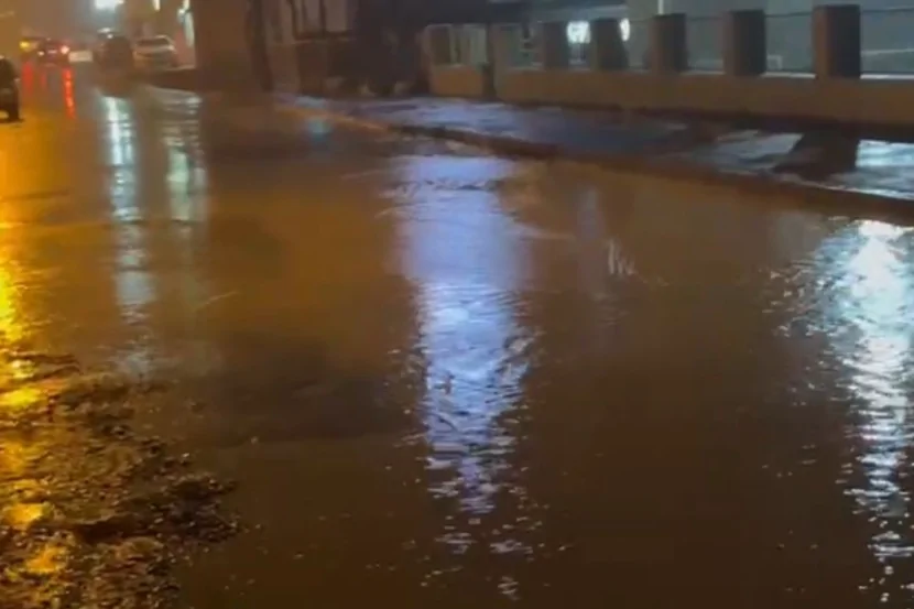 Müşviqabadda yolları su basdı - SAKİNLƏRDƏN narazılıq