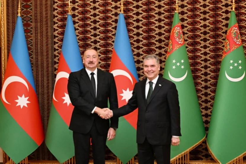 İlham Əliyev Qurbanqulu Berdiməhəmmədova zəng etdi