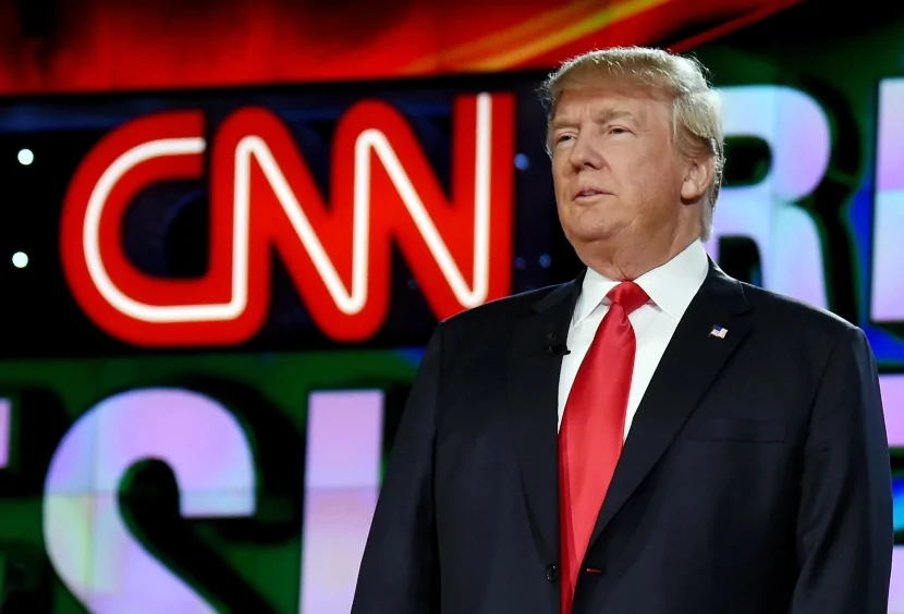 Tramp CNN-ni satılmalı olduğunu ittiham edir