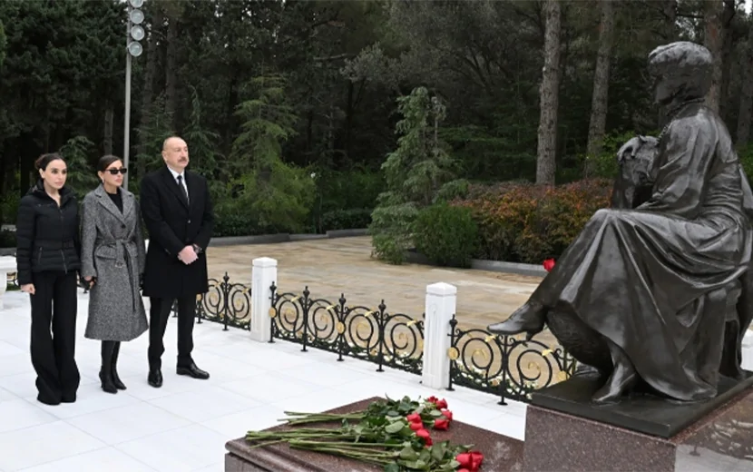 Prezident ailə üzvləri ilə FƏXRİ XİYABANDA