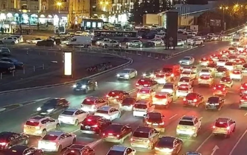 Bu yollarda sıxlıq var - SİYAHI