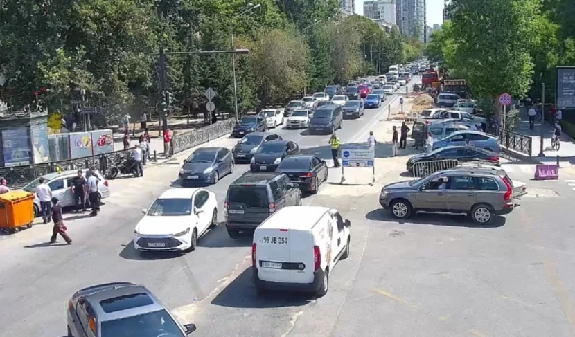Bakıda DƏHŞƏT: Maşın yandı- ANBAAN GÖRÜNTÜLƏR