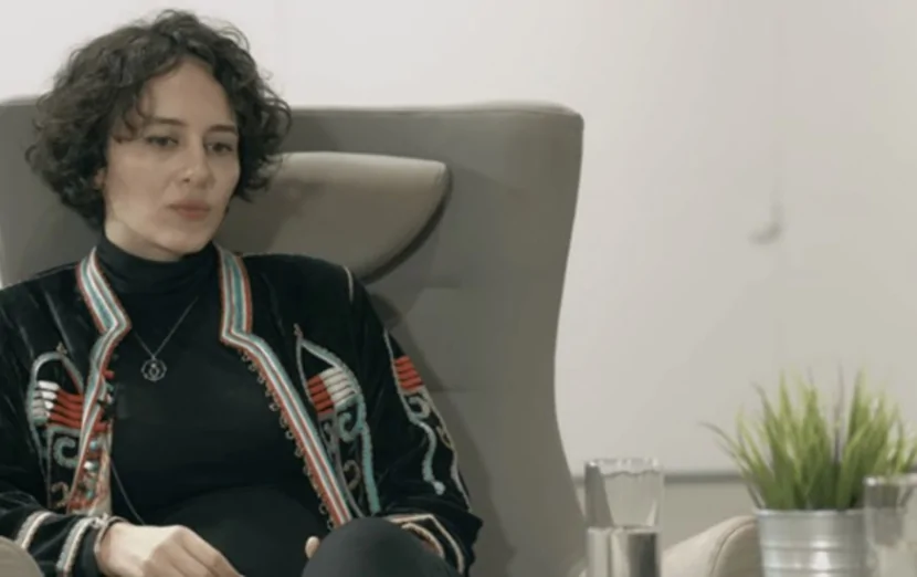 Əbülfəs Qarayevin qızı ÜZR İSTƏDİ