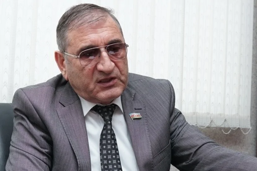 \"İşi yox, təhsili yox, hisslərə qapılıb ailə qurur...\" - Deputat TƏNQİD ETDİ