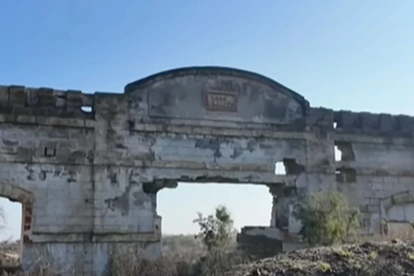 178 yaşı olan balıq kombinatı ACINACAQLI VƏZİYYƏTDƏ