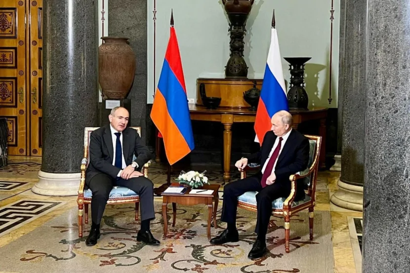Putin Paşinyanla GÖRÜŞÜB