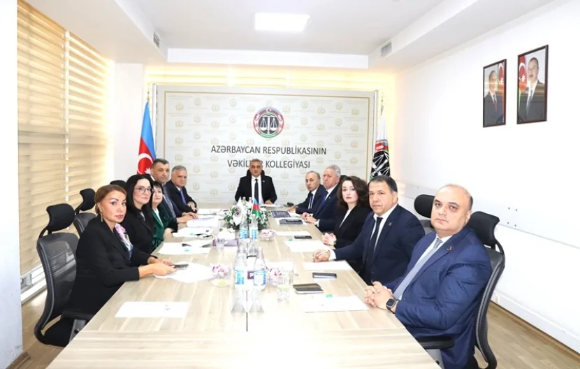 6 vəkil cəzalandırıldı
