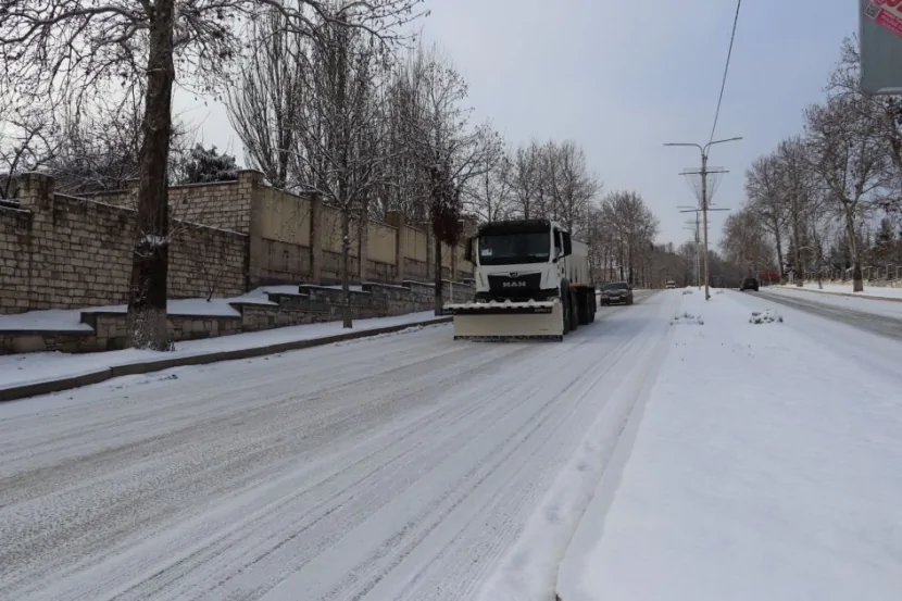 Yollar qardan TƏMİZLƏNİR