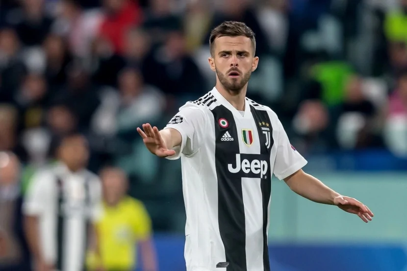 Miralem Pyaniç karyerasını bitirdi