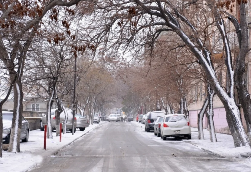 Bəzi rayonlarda yollar dumanlı olacaq, buz bağlayacaq