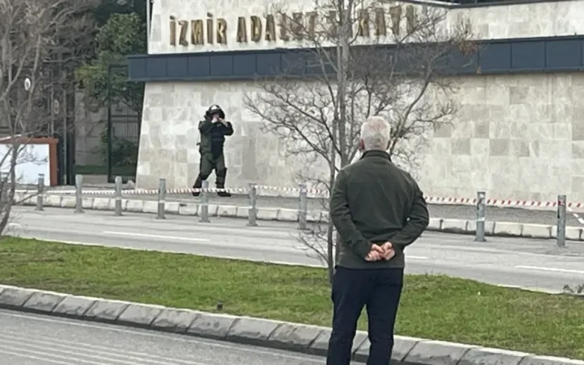 İzmir Məhkəməsinin qarşısında həyəcanlı an yaşanıb