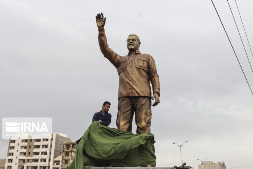 İranda generalın abidəsi YANDIRILIB