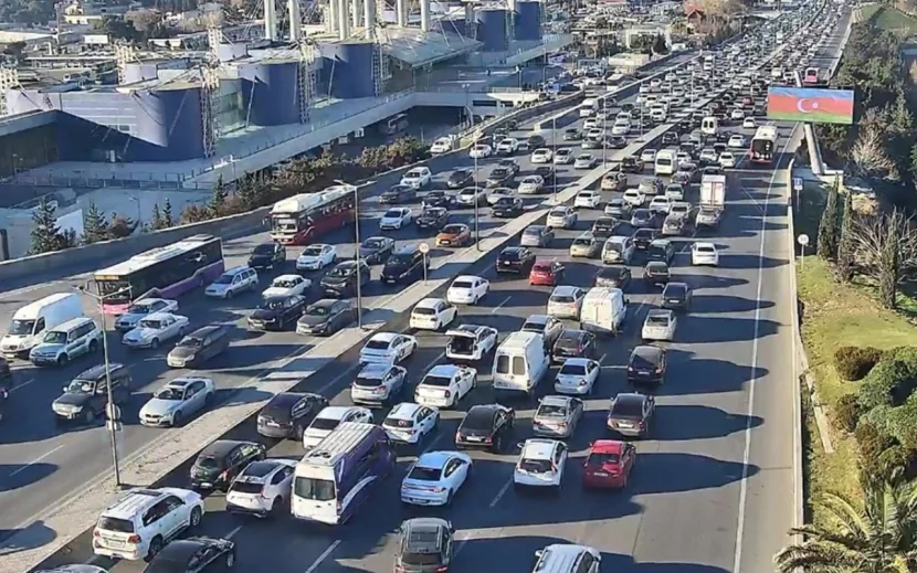 Bakının bir sıra yollarında tıxac var - SİYAHI