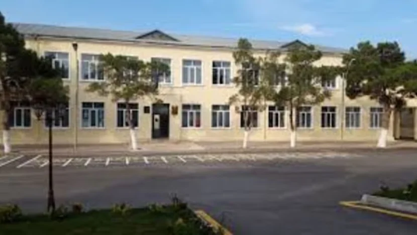 Azərbaycanda məktəbdə İNSİDENT: Müəllim direktor müavinini döydü