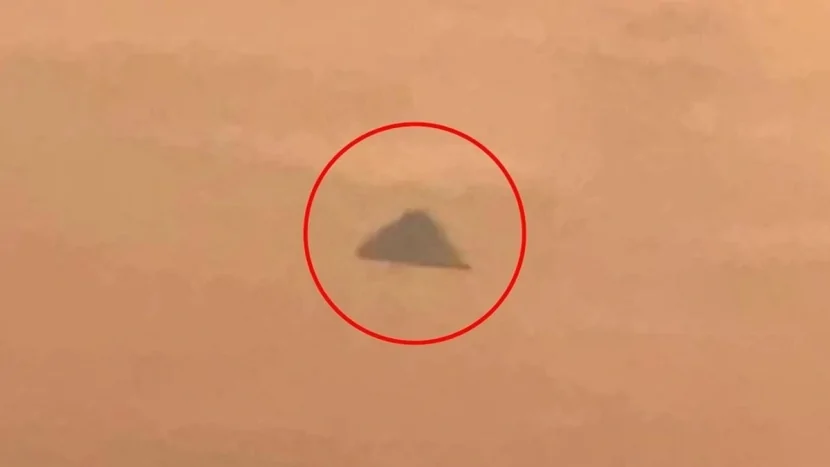 Mədənçilər üçbucaqlı UFO AŞKARLAYIBLAR