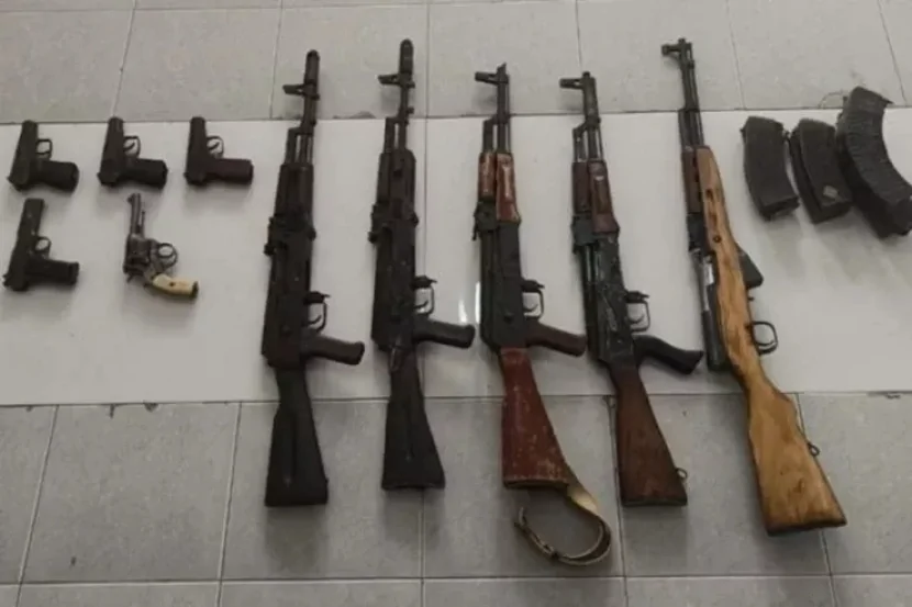 Polis xeyli silah TOPLADI