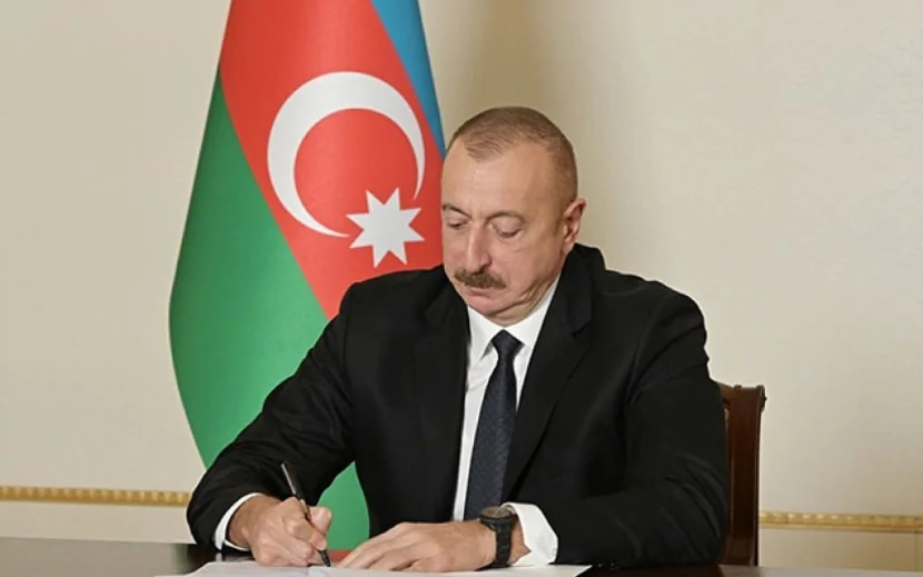 Prezident Fərman İmzaladı