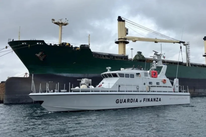 İtaliyada Rusiyaya məxsus gəmi həbs OLUNDU