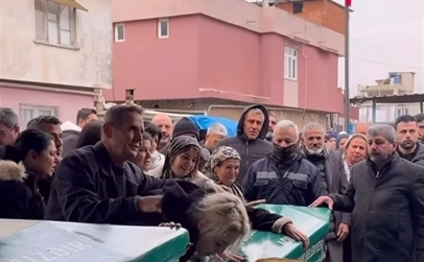TikToker əri tərəfindən öldürülən övladlarını YOLA SALDI- Ürək dağlayan GÖRÜNTÜLƏR