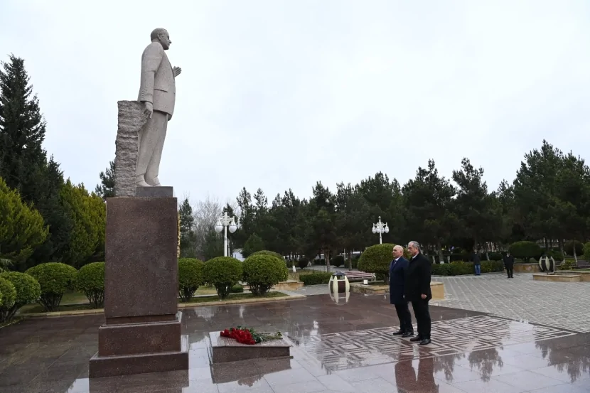 Vüqar Əhmədov Hacıqabul və Şirvandan olan vətəndaşları qəbul edib