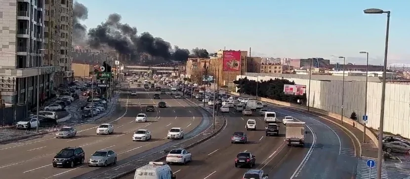 Bakıda yanğın nəqliyyat SIXLIĞI YARATDI