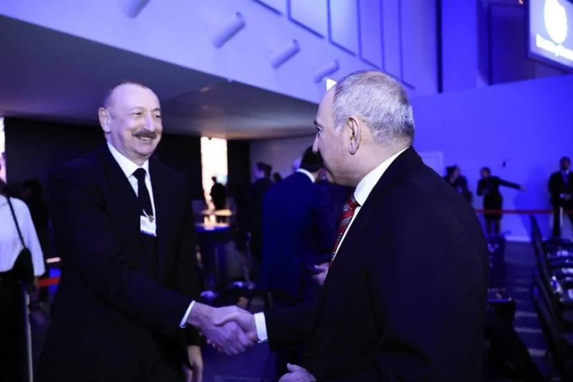 İlham Əliyevlə Paşinyan ayaqüstü SÖHBƏT  etdilər