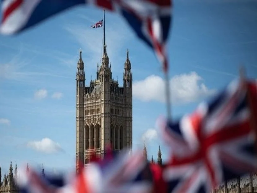 Britaniya “Sülh Şurası”ndan ÇIXIB