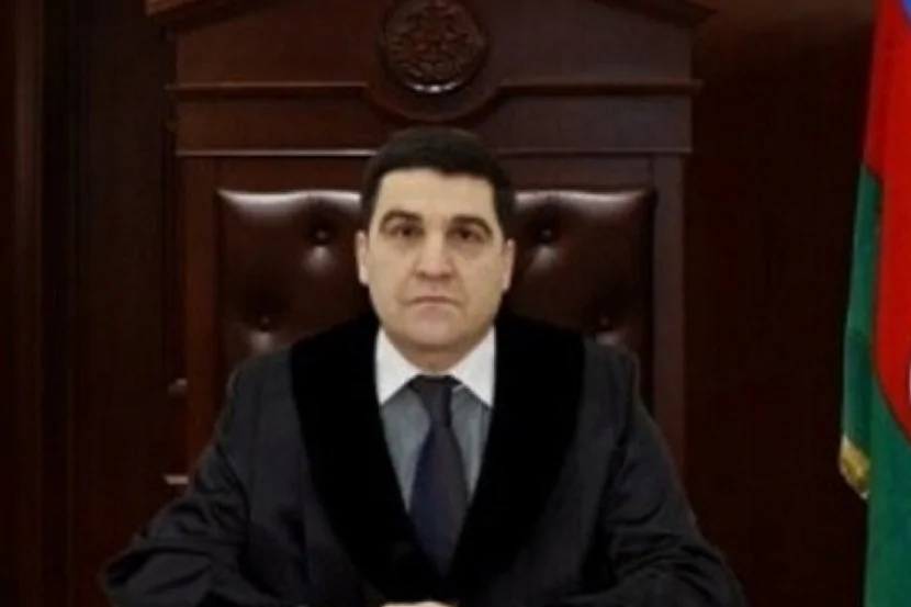 Məhkəmə sədrinin oğlu arvadını BIÇAQLAYIB özünü BİNADAN ATDI