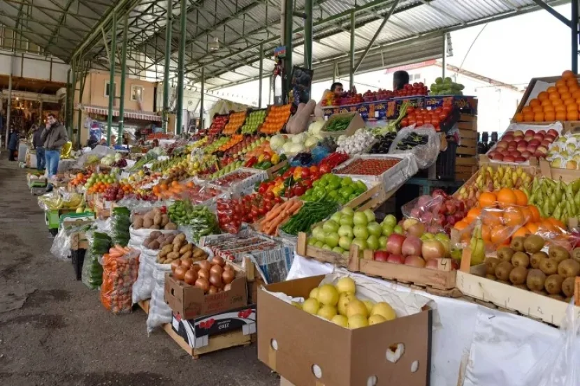 Bakıda bazardan 5400 manatlıq OĞURLUQ