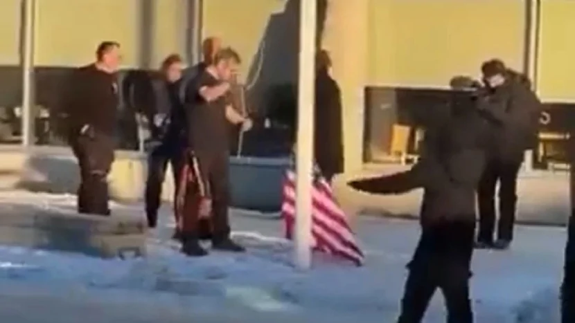 Qrenlandiyada Amerika bayrağını qaldırmaq cəhdinin qarşısı alınıb