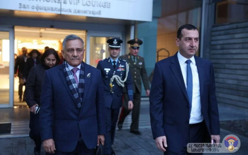 Hindistanın Qərargah rəisi Ermənistana getdi