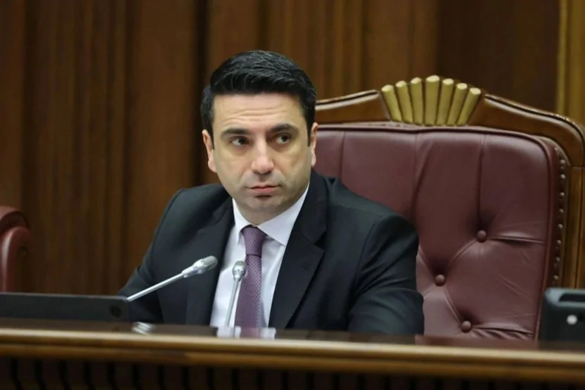 Simonyan Rusiyaya GEDİR