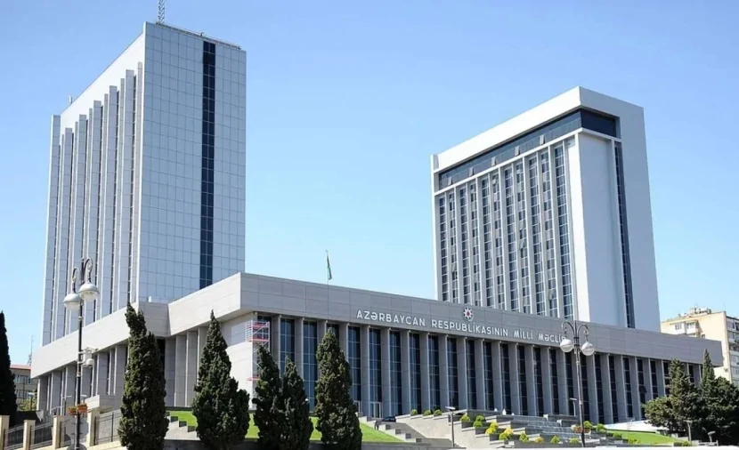 Milli Məclisin iclası başladı - Gündəlikdə 12 məsələ var