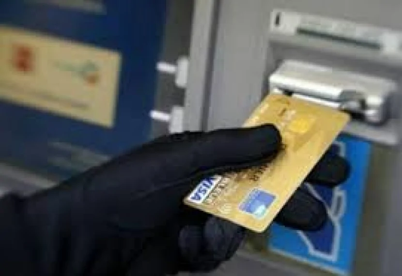 Oğurladıqları bank kartı ilə alış-veriş edənlər SAXLANILDI